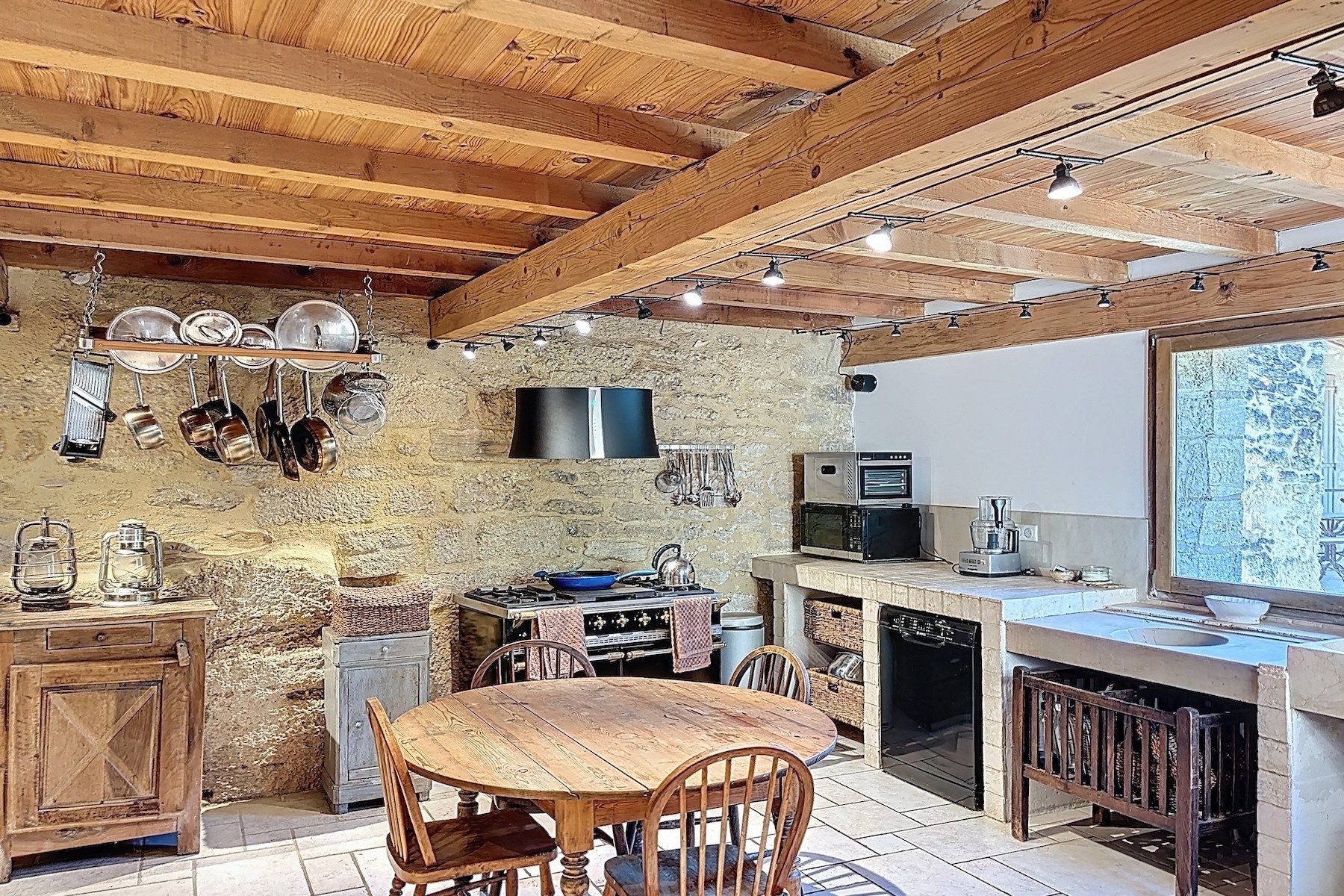 house 11 Rooms for sale on UZES (30700)