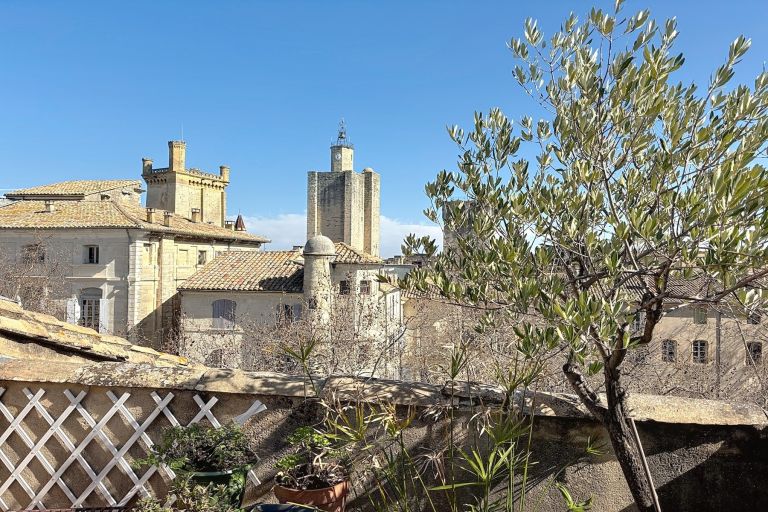 apartment 4 Rooms for sale on UZES (30700)