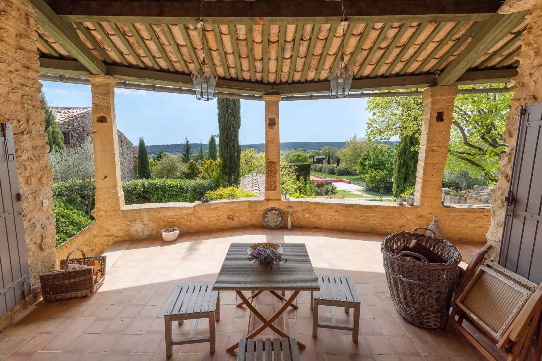 house 11 Rooms for sale on UZES (30700)