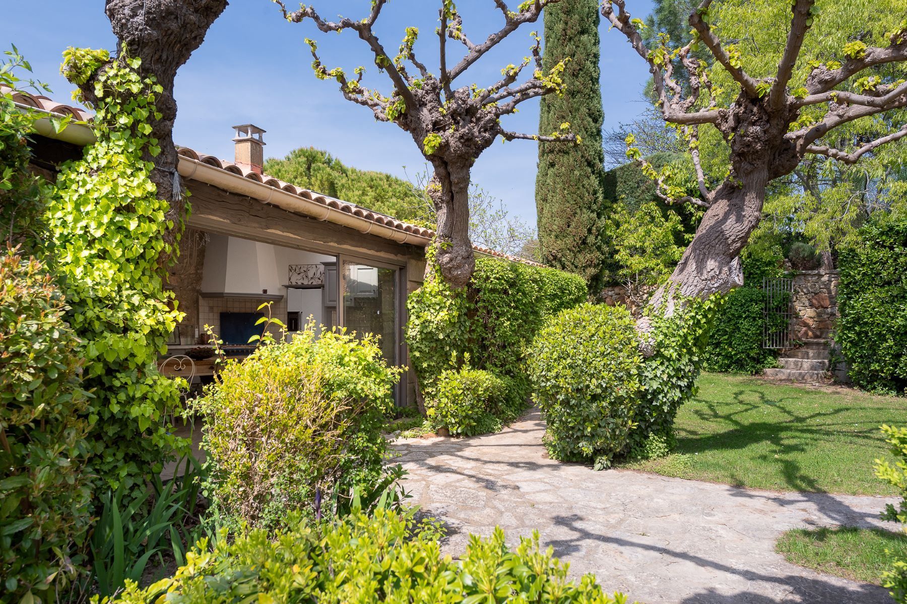 house 11 Rooms for sale on UZES (30700)