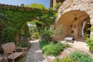 house 11 Rooms for sale on UZES (30700)