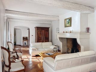 house 7 Rooms for sale on NIMES (30900)