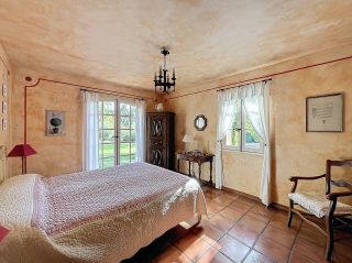 house 7 Rooms for sale on NIMES (30900)