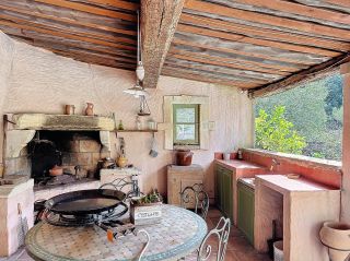 house 7 Rooms for sale on NIMES (30900)