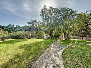 house 7 Rooms for sale on NIMES (30900)