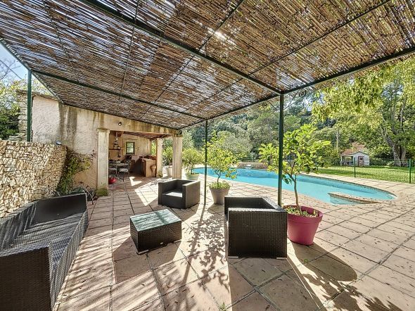 Vente Maison Nîmes 7 Pièces 210 m²