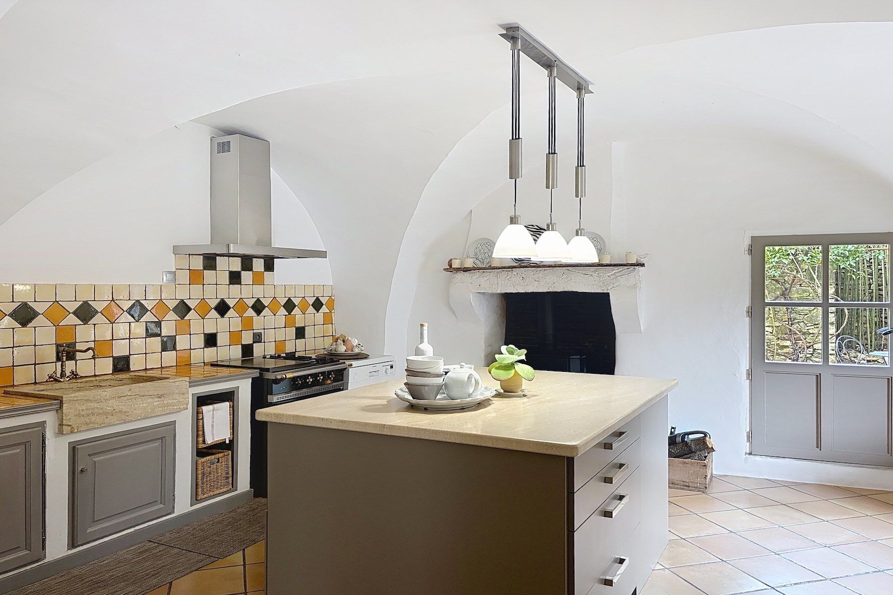 mas 10 Rooms for sale on UZES (30700)