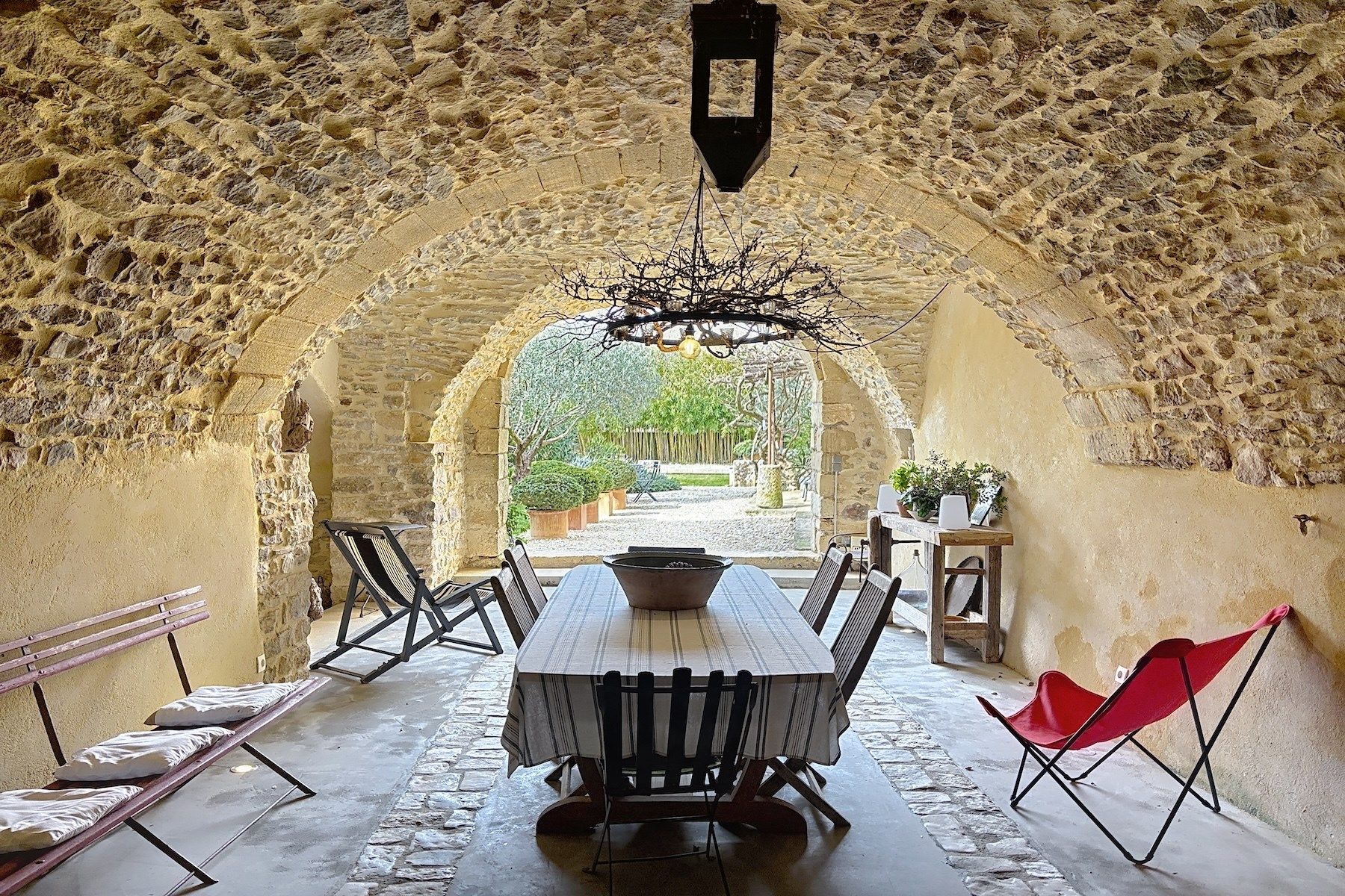 mas 10 Rooms for sale on UZES (30700)