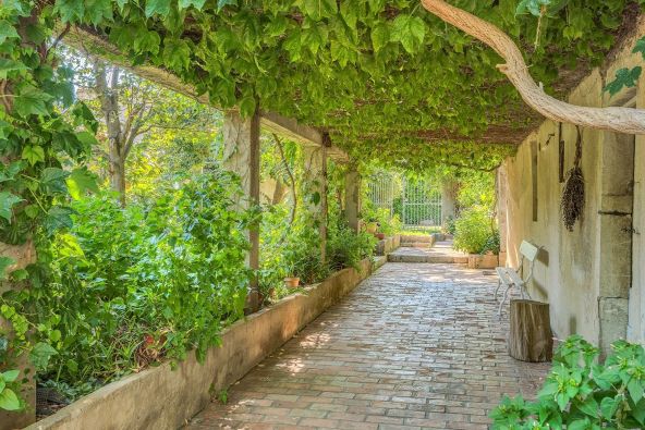 Sale House Uzès 11 Rooms 600 m²