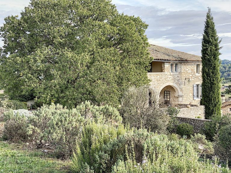 house 9 Rooms for sale on UZES (30700)
