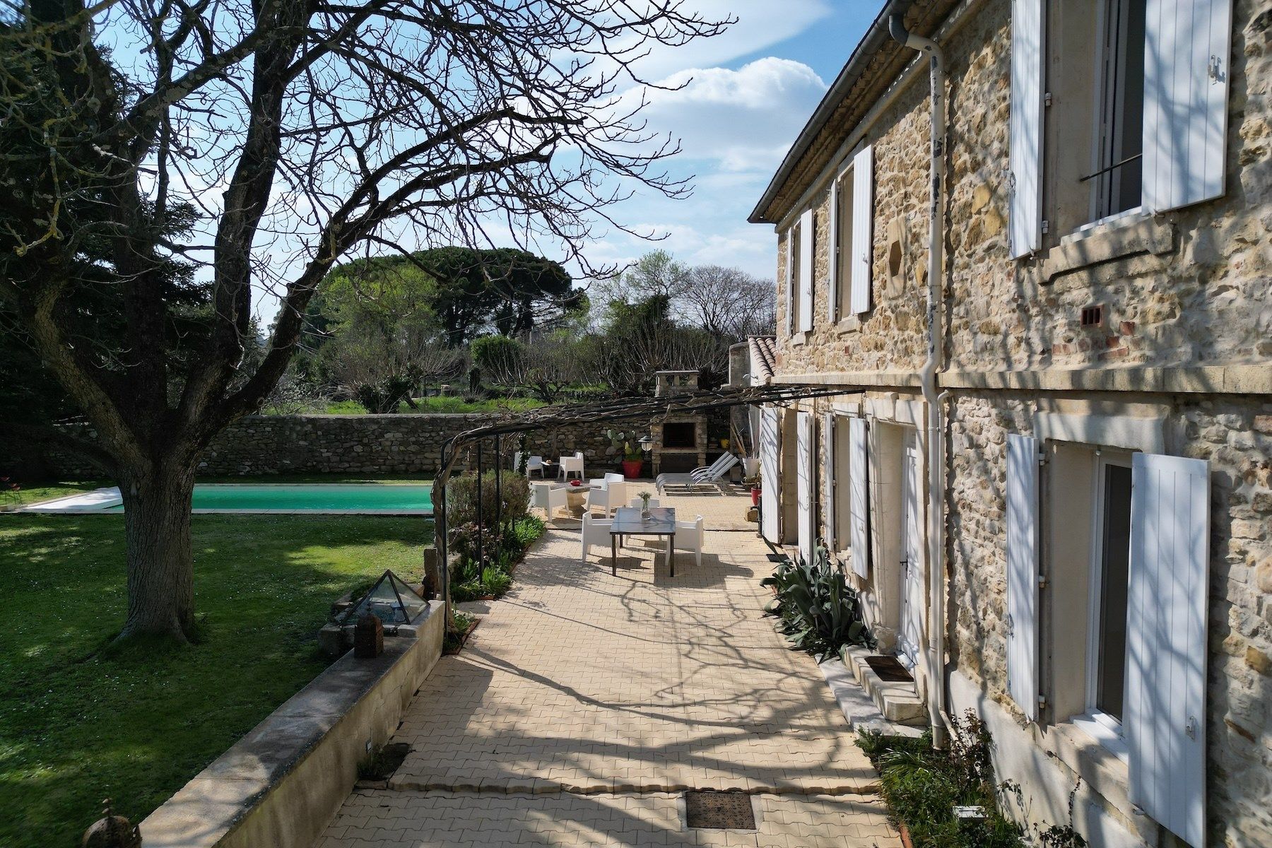 mansion 8 Rooms for sale on UZES (30700)