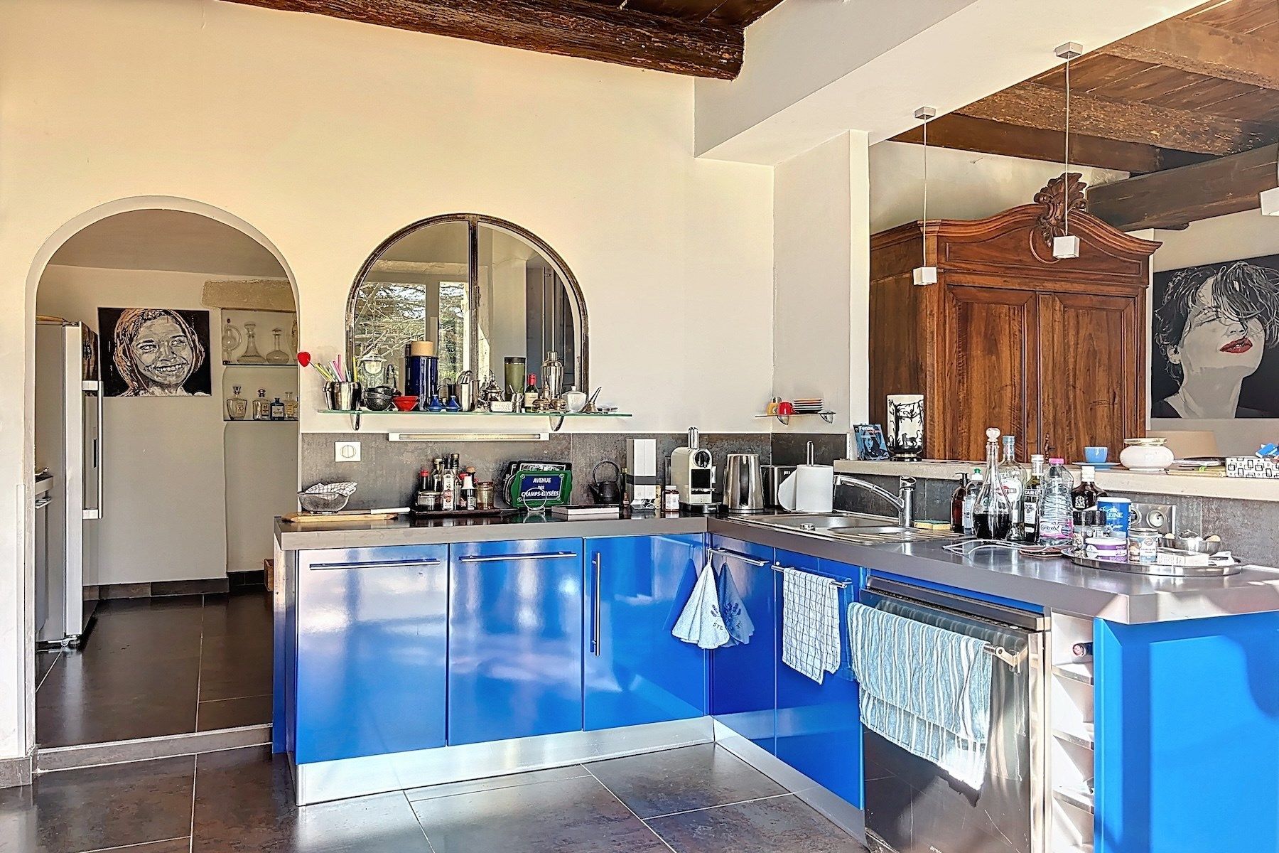 mansion 8 Rooms for sale on UZES (30700)