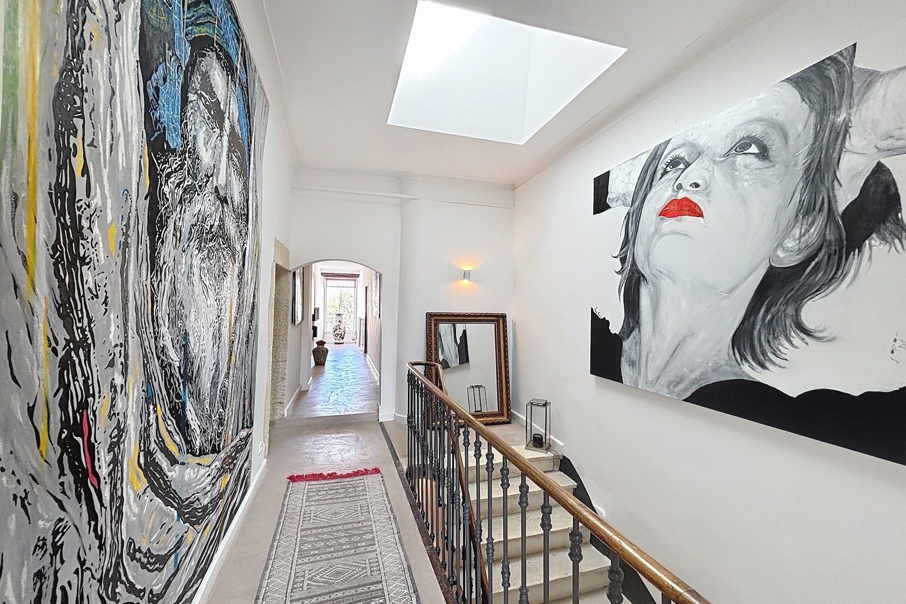mansion 8 Rooms for sale on UZES (30700)