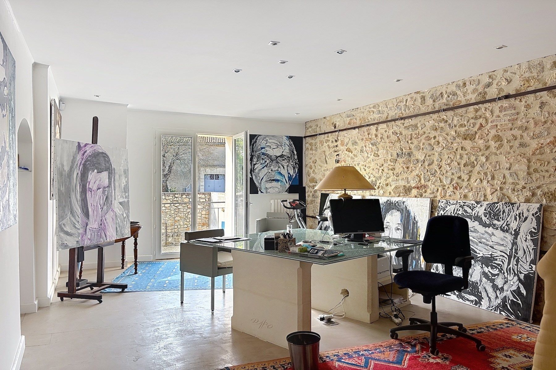 mansion 8 Rooms for sale on UZES (30700)
