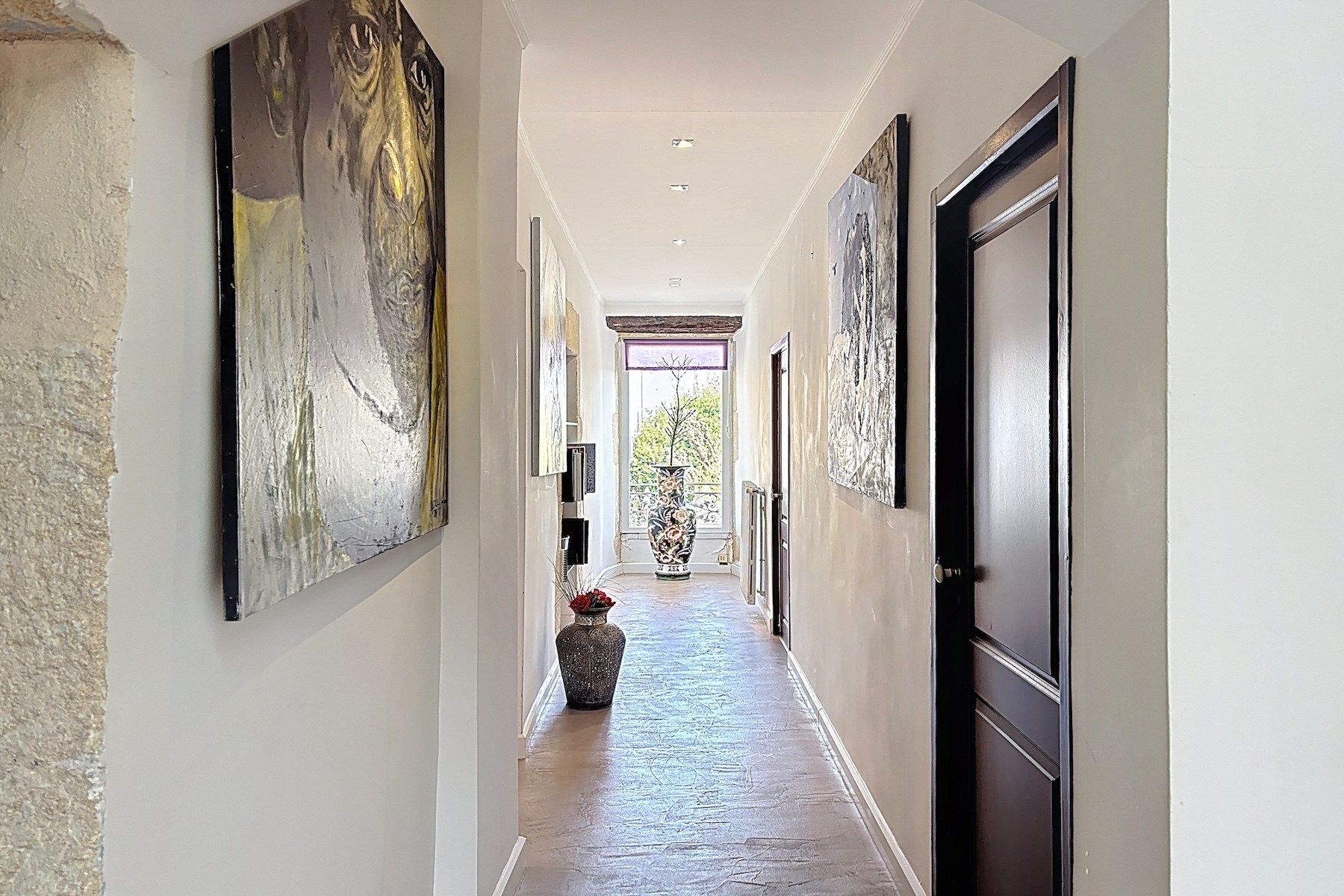 mansion 8 Rooms for sale on UZES (30700)