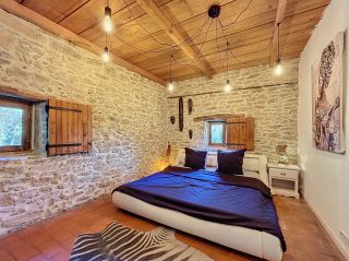 mas 10 Pièces en vente sur UZES (30700)