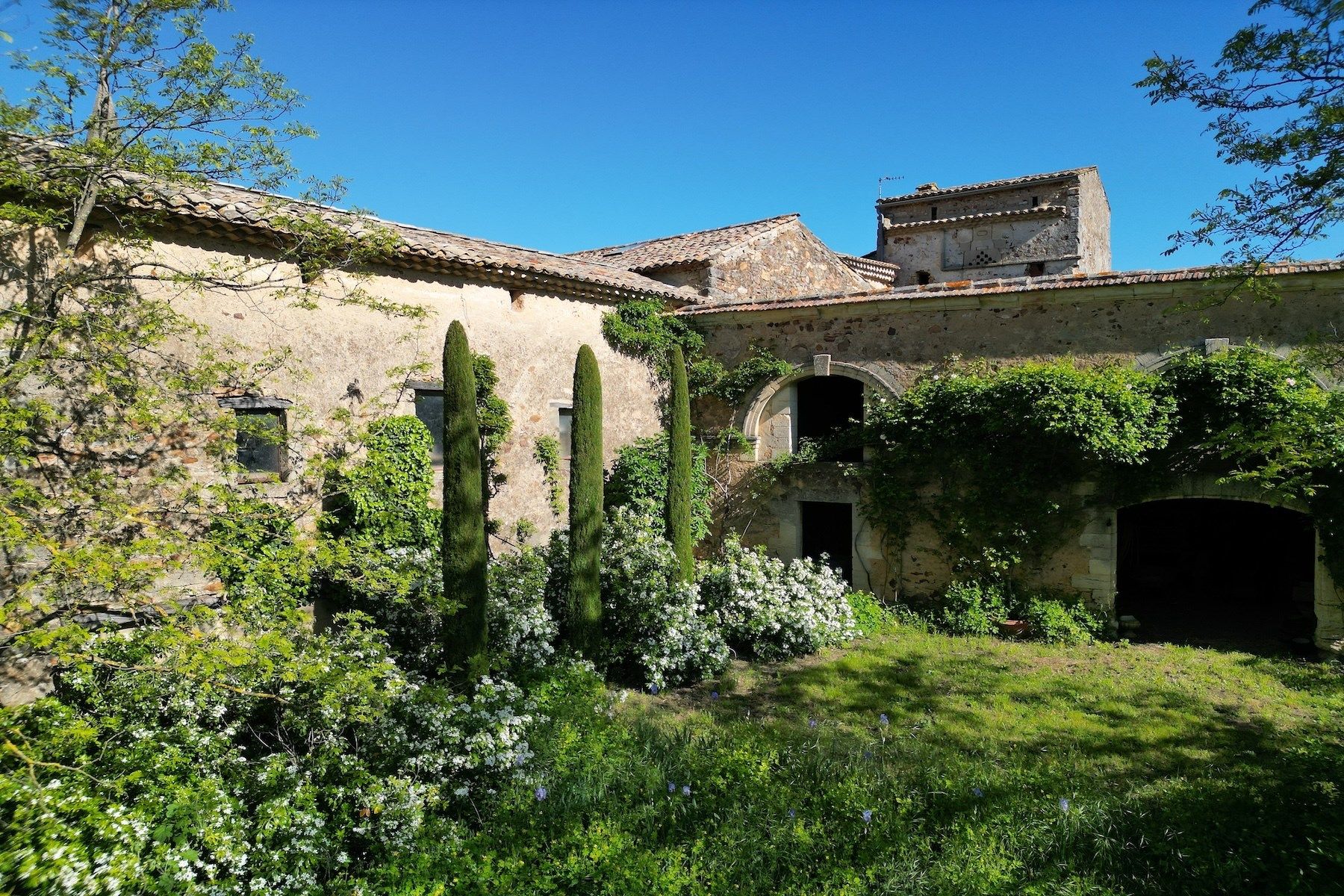 castle 17 Rooms for sale on UZES (30700)