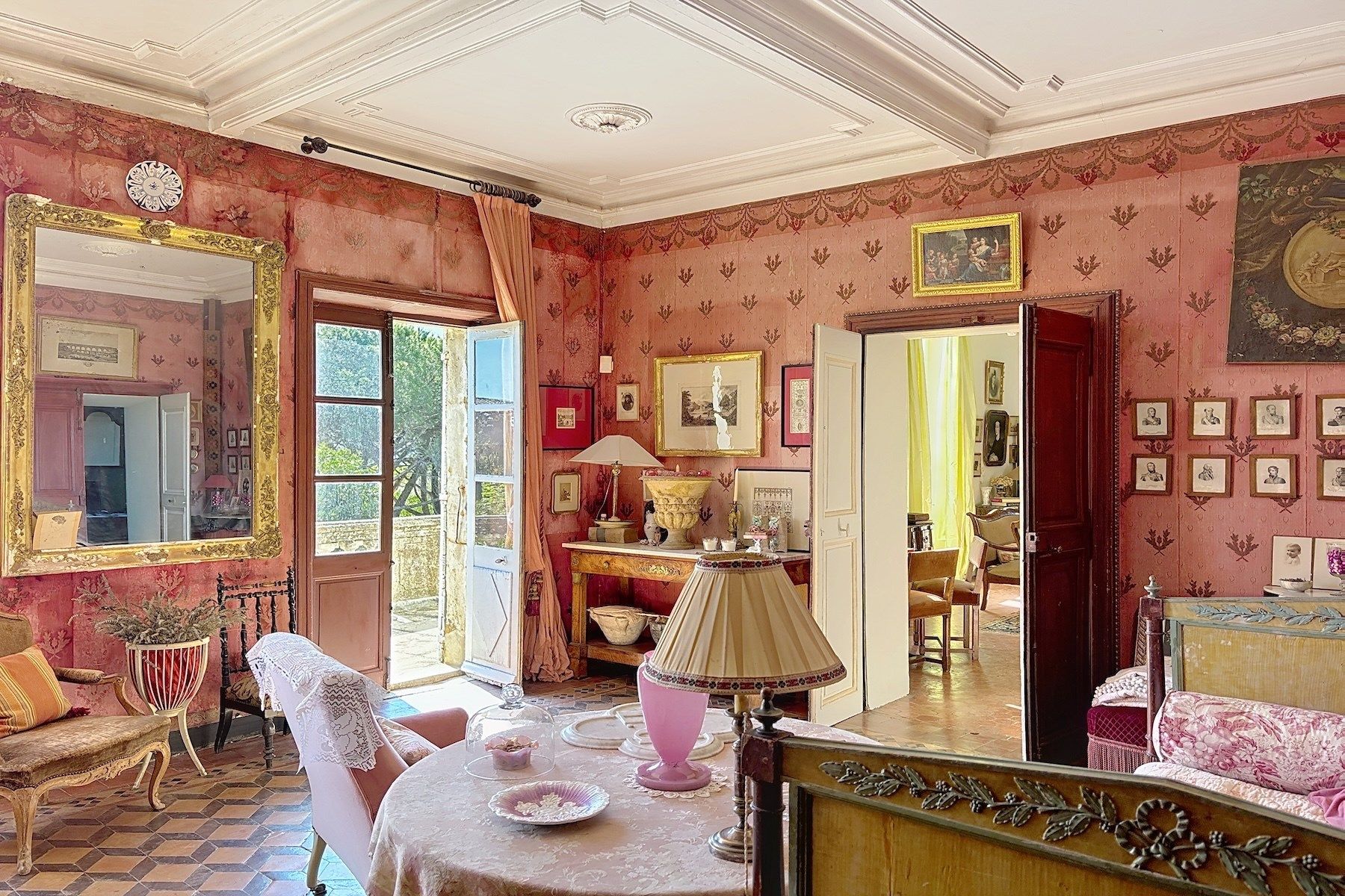 castle 17 Rooms for sale on UZES (30700)