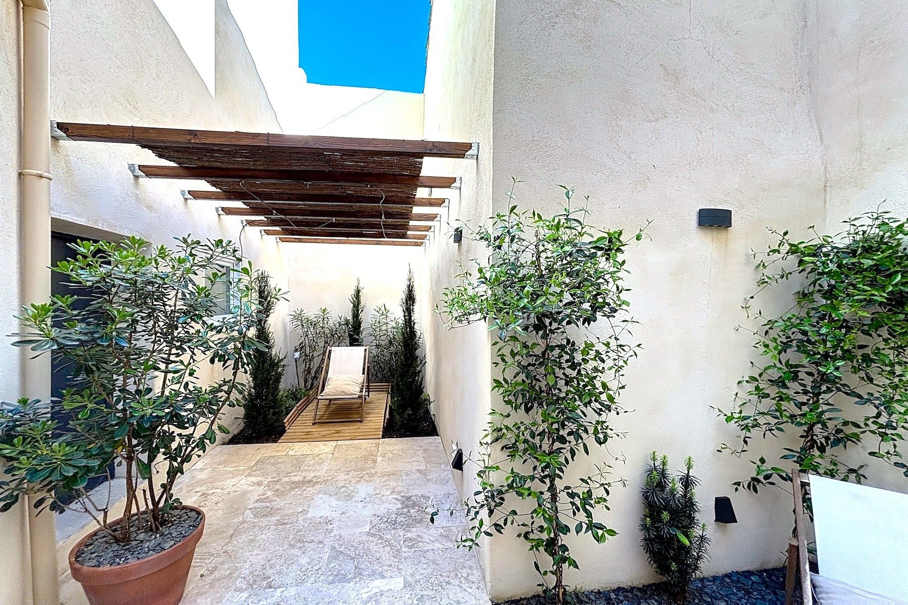 house 6 Rooms for sale on UZES (30700)