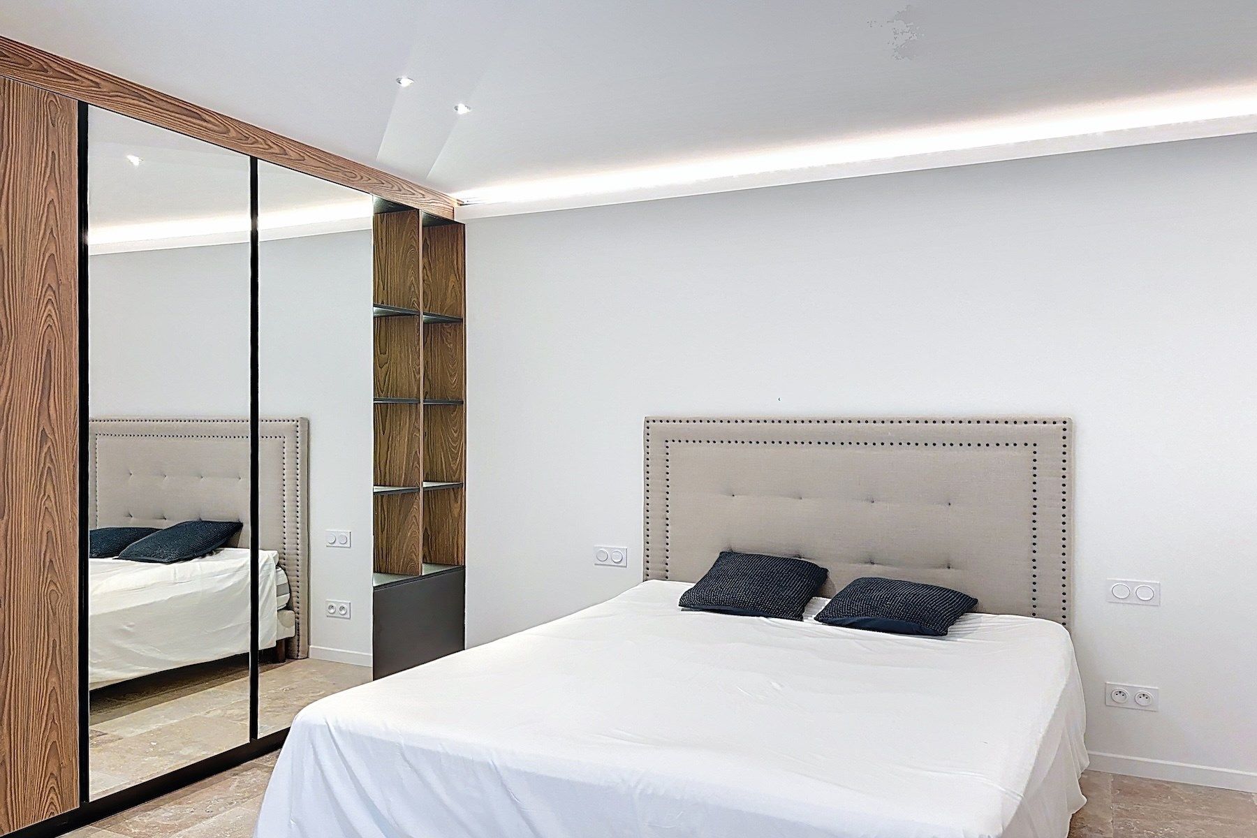 house 6 Rooms for sale on UZES (30700)