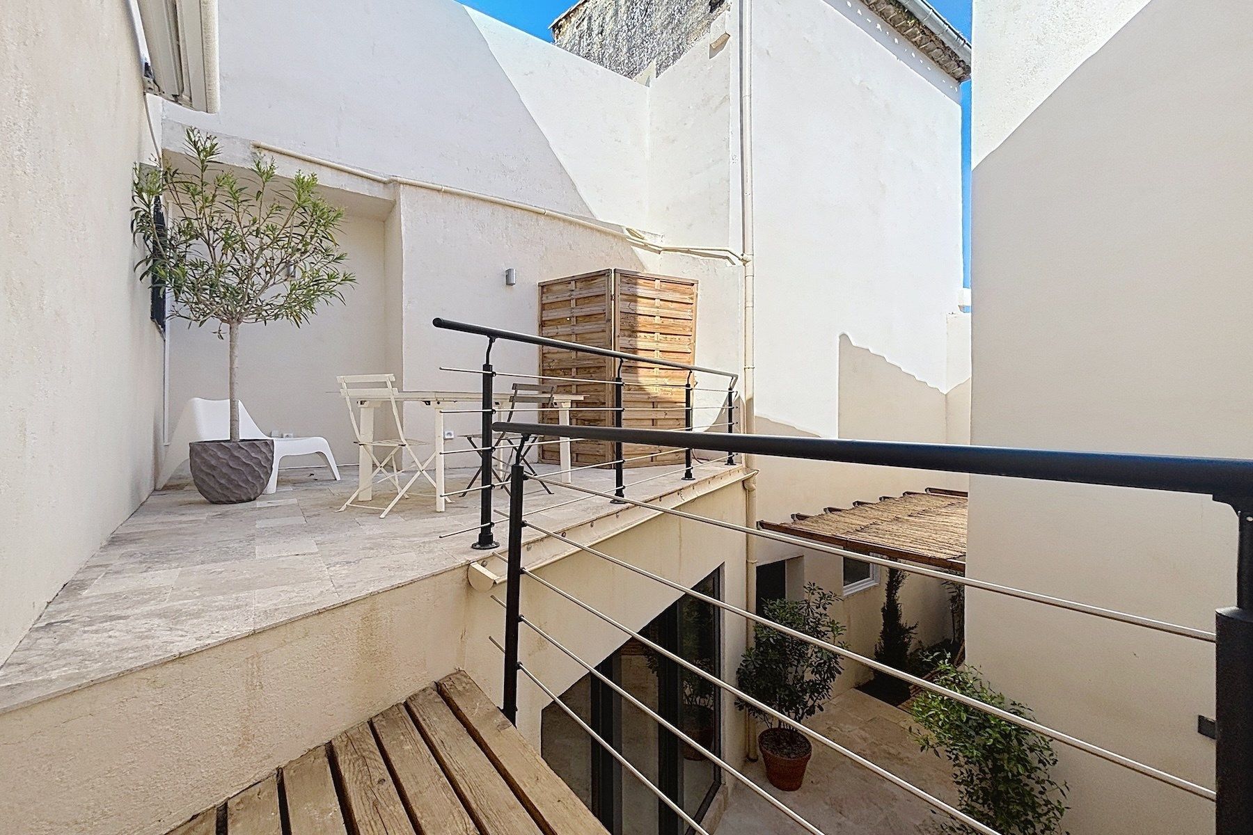 house 6 Rooms for sale on UZES (30700)