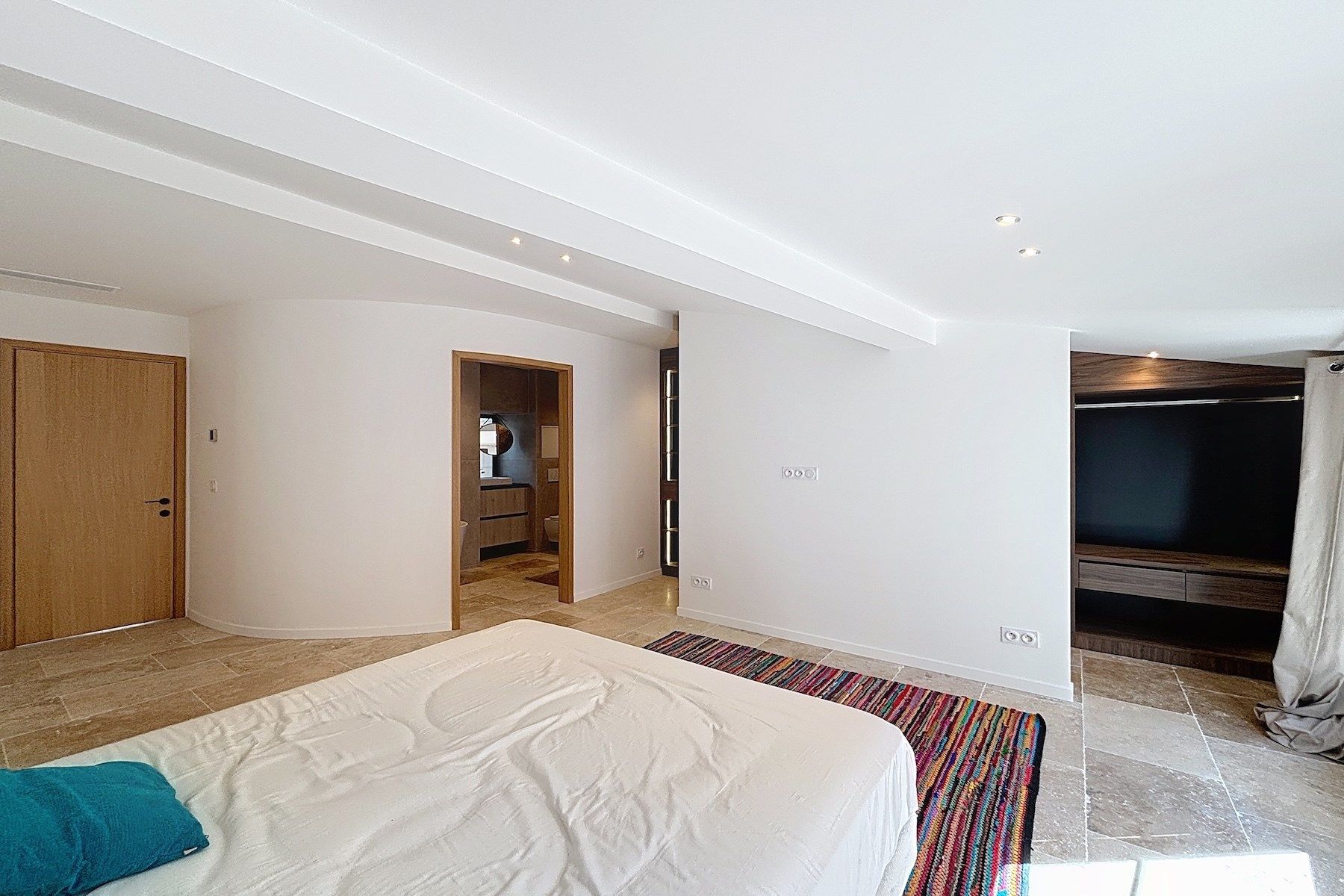 house 6 Rooms for sale on UZES (30700)