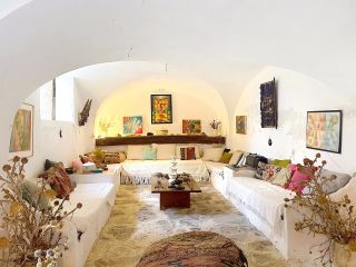 construction to be renovated 10 Rooms for sale on UZES (30700)