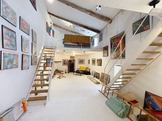 construction to be renovated 10 Rooms for sale on UZES (30700)