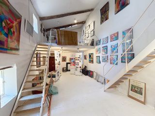 construction to be renovated 10 Rooms for sale on UZES (30700)