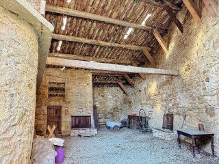 construction to be renovated 10 Rooms for sale on UZES (30700)