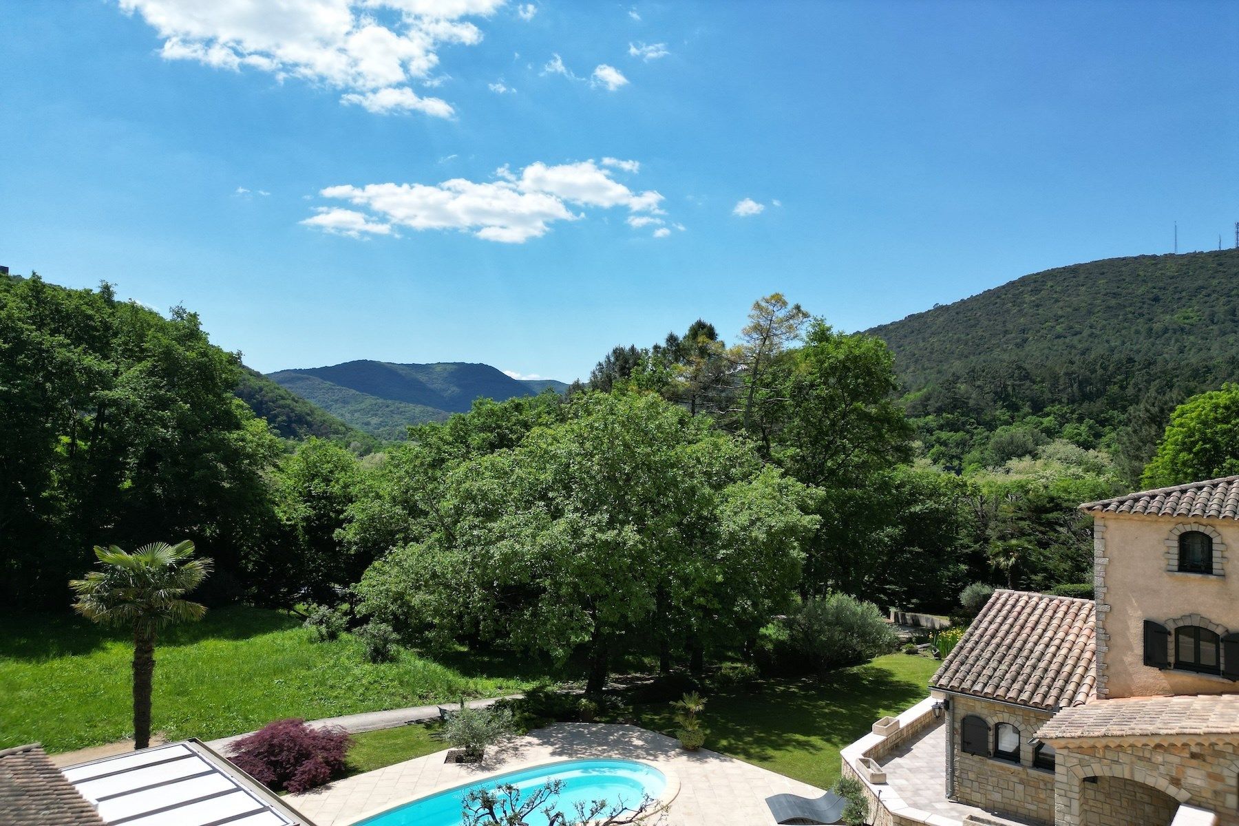 house 12 Rooms for sale on UZES (30700)