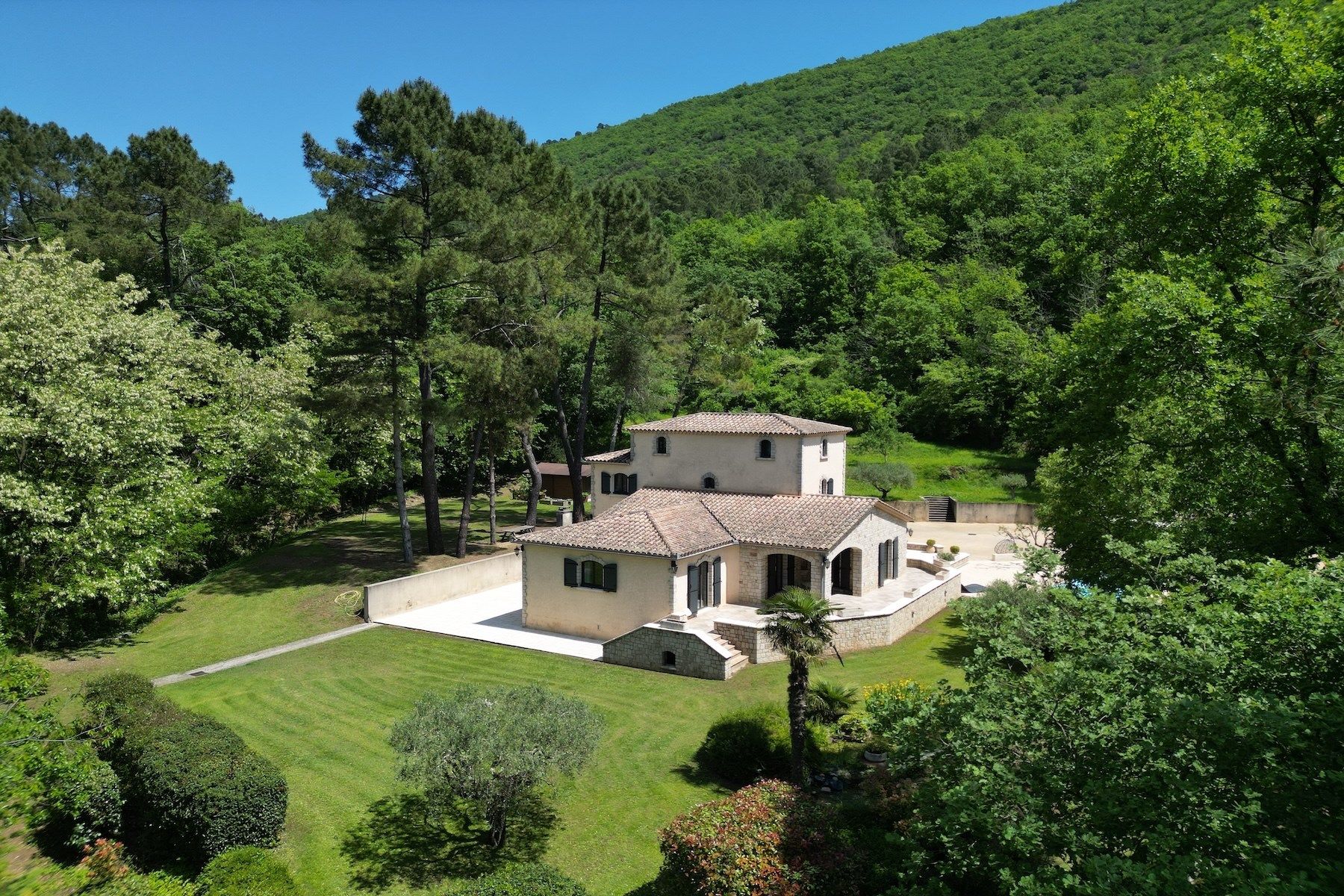 house 12 Rooms for sale on UZES (30700)