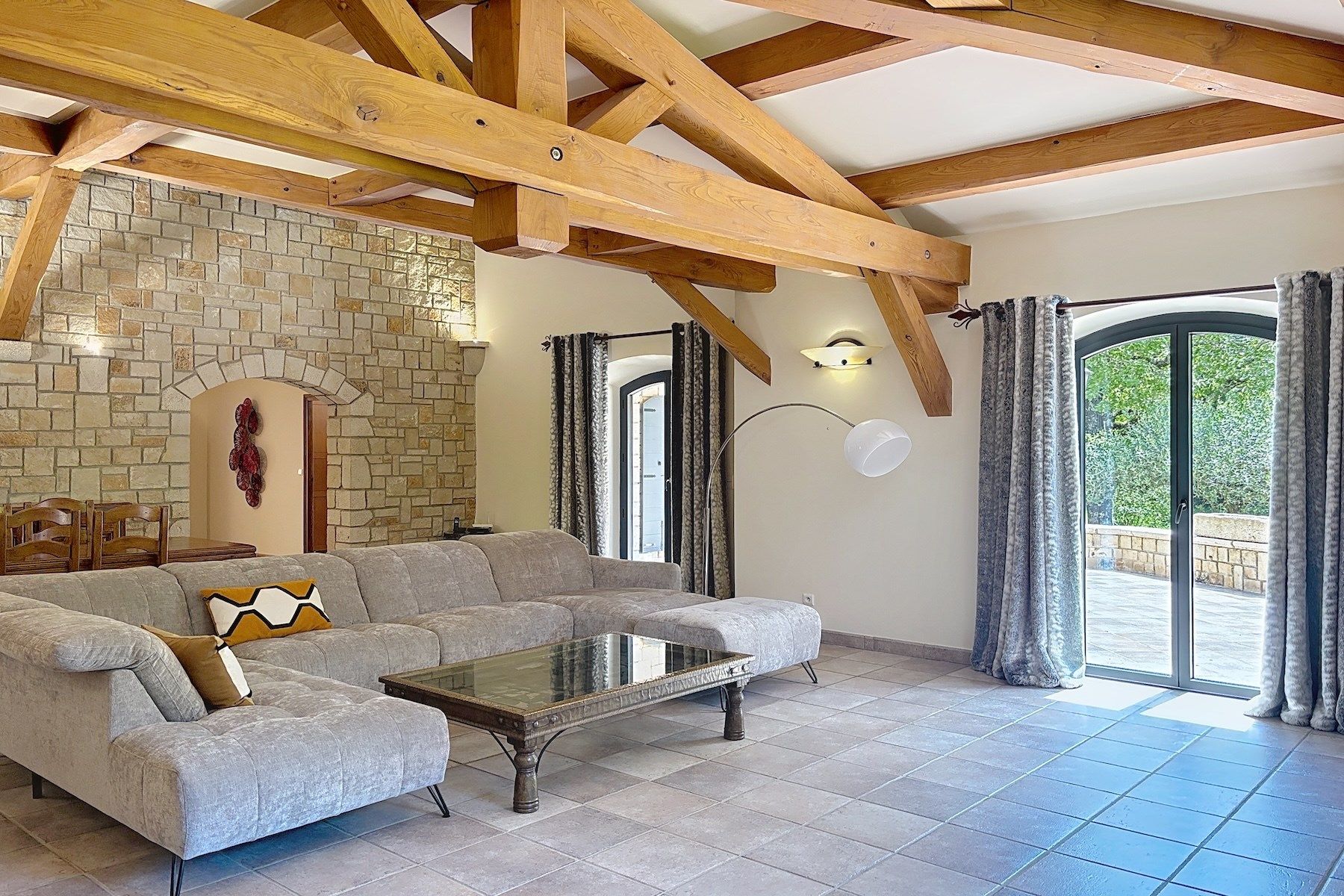 house 12 Rooms for sale on UZES (30700)