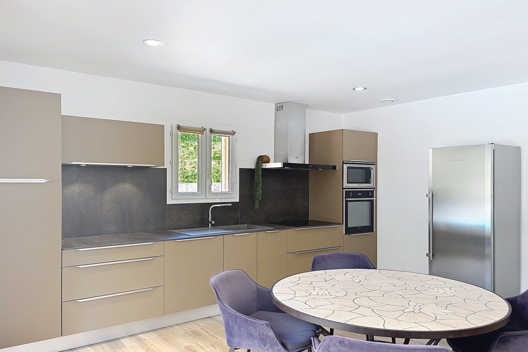 house 12 Rooms for sale on UZES (30700)