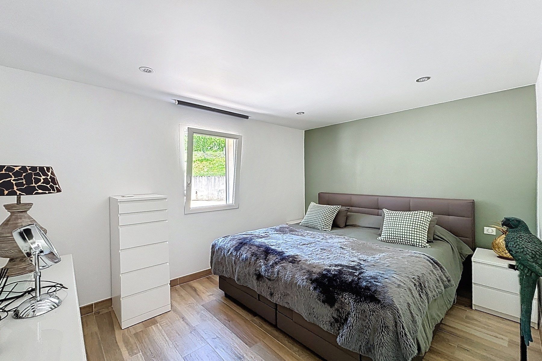 house 12 Rooms for sale on UZES (30700)