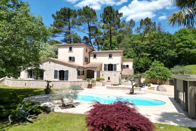 house 12 Rooms for sale on UZES (30700)
