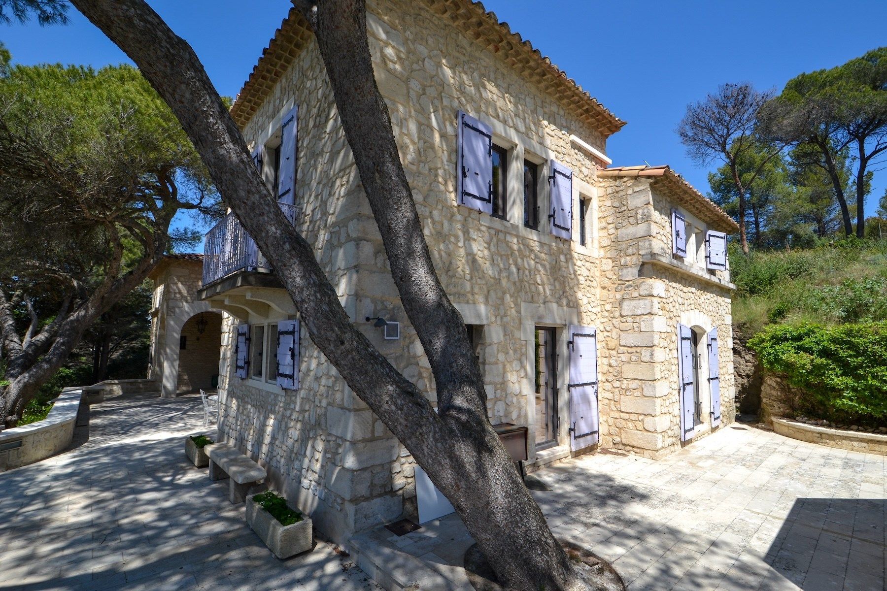 house 9 Rooms for sale on BEAUCAIRE (30300)