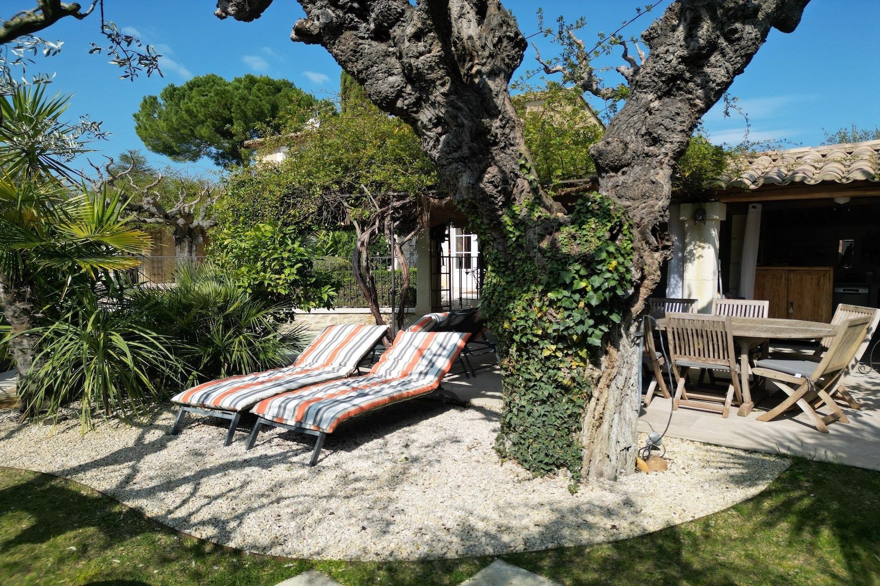 provencal house 5 Rooms for sale on UZES (30700)