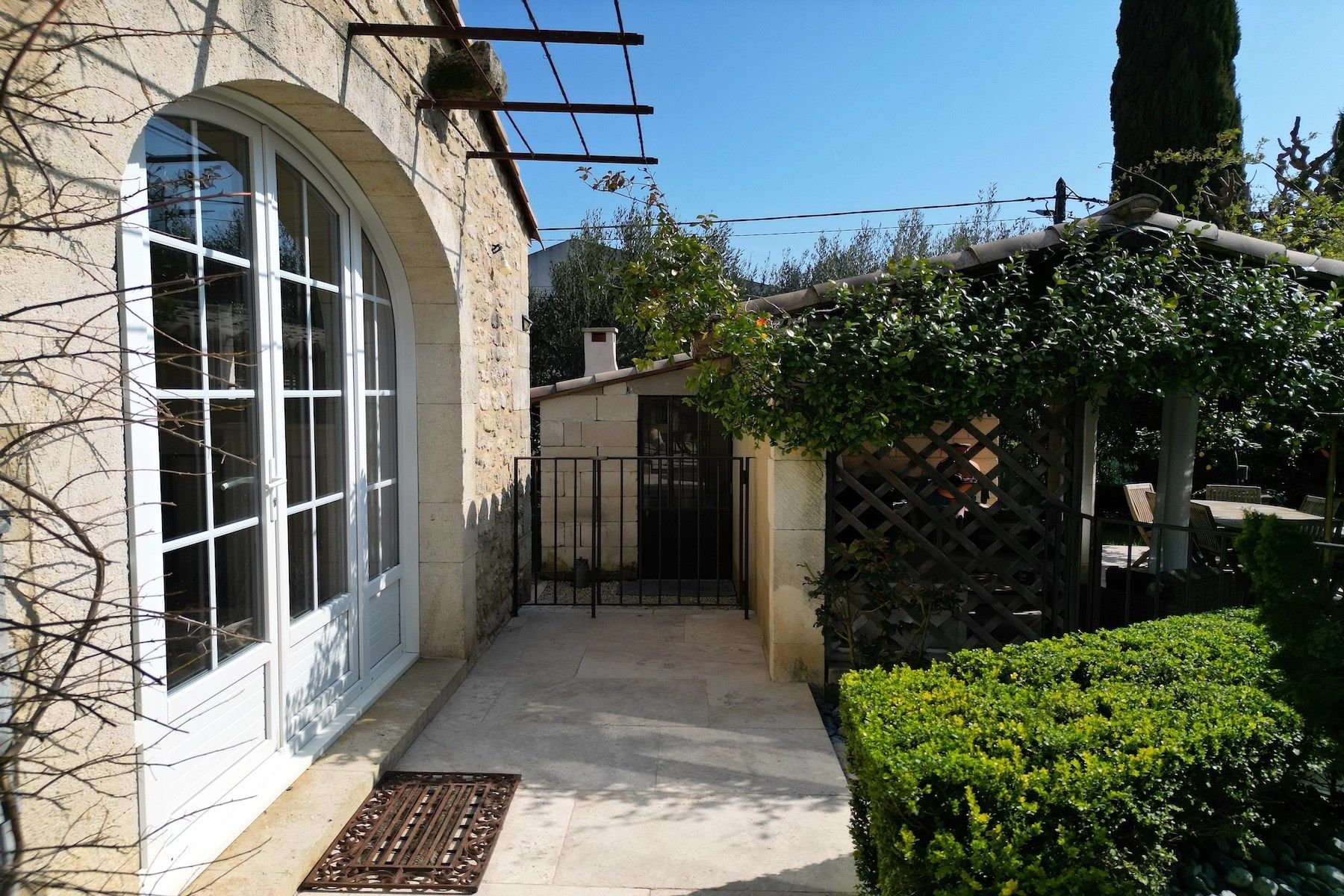 provencal house 5 Rooms for sale on UZES (30700)