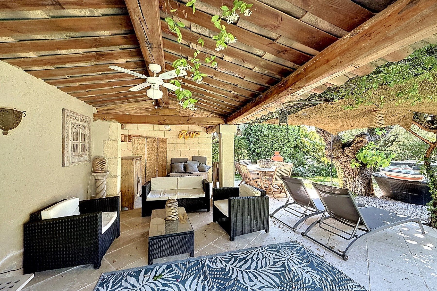 provencal house 5 Rooms for sale on UZES (30700)
