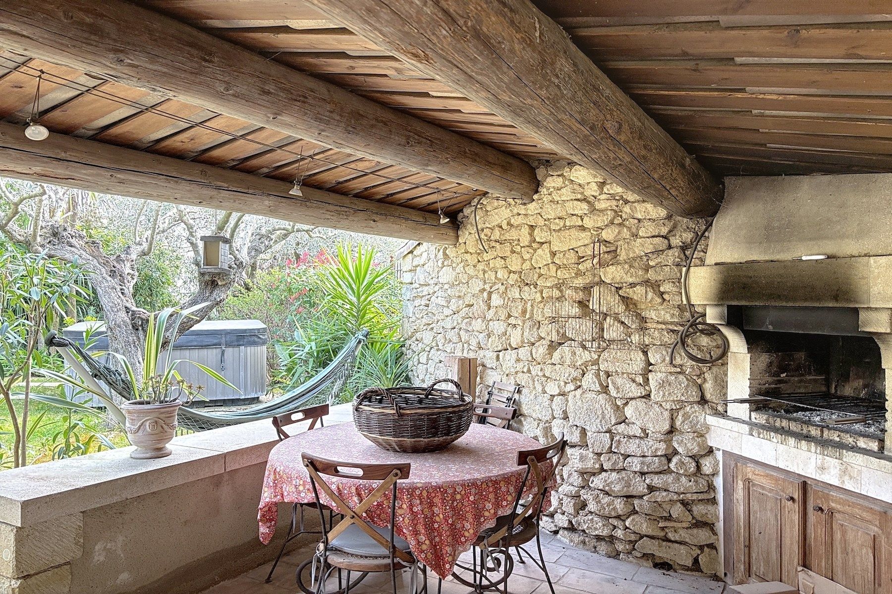 provencal house 5 Rooms for sale on UZES (30700)