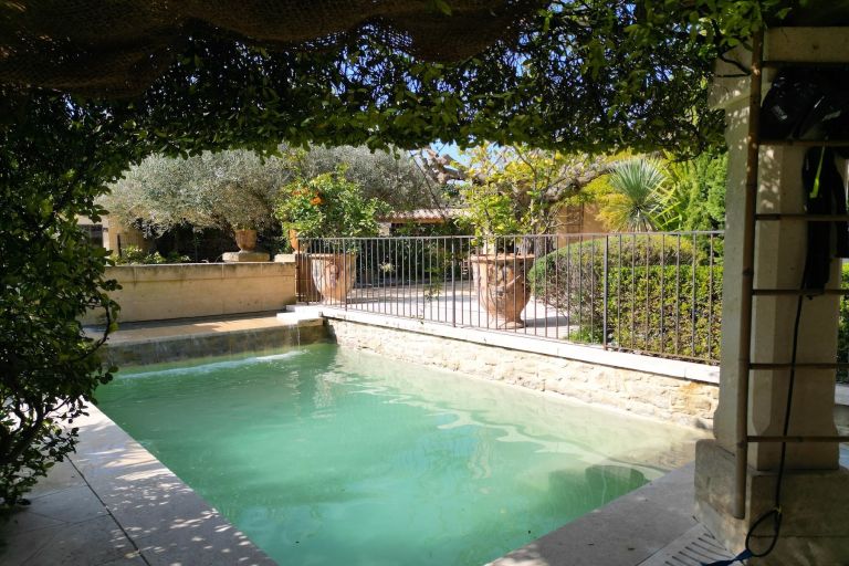 provencal house 5 Rooms for sale on UZES (30700)