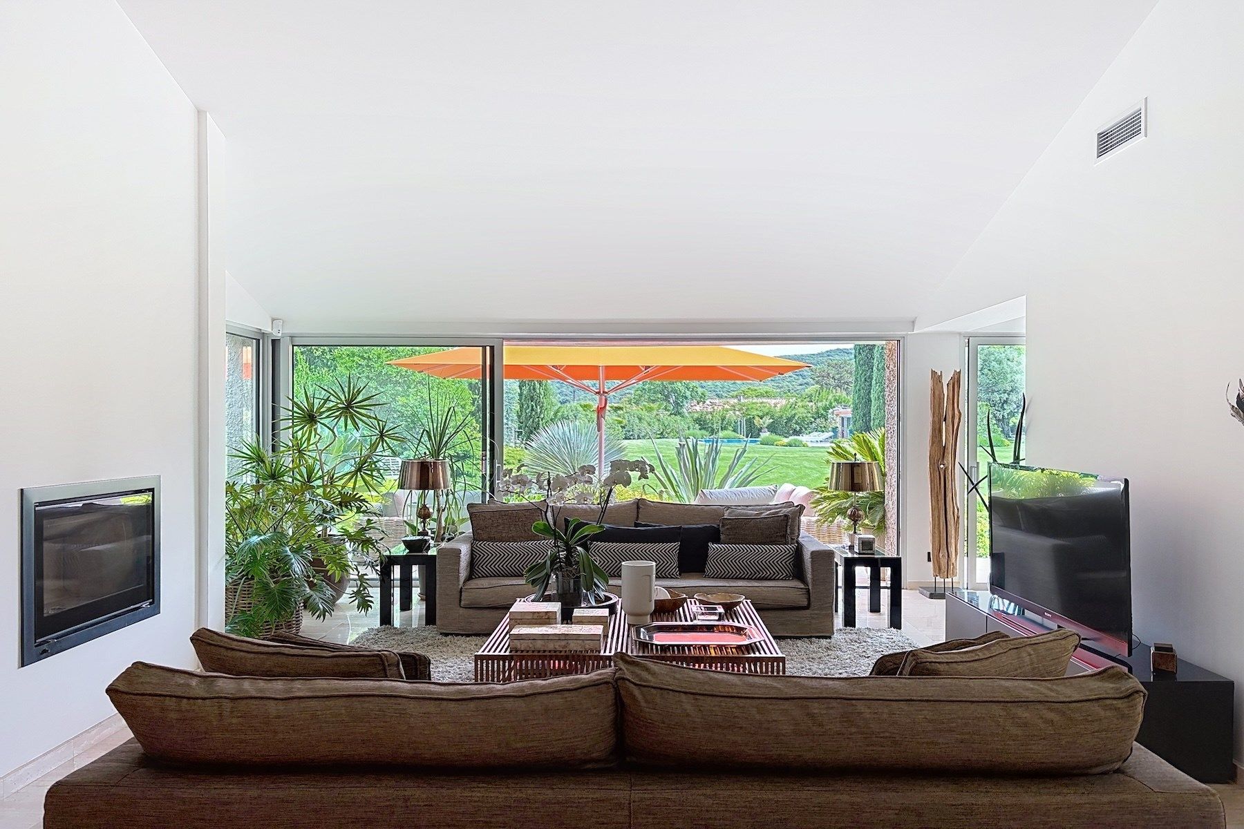 property 8 Rooms for sale on UZES (30700)