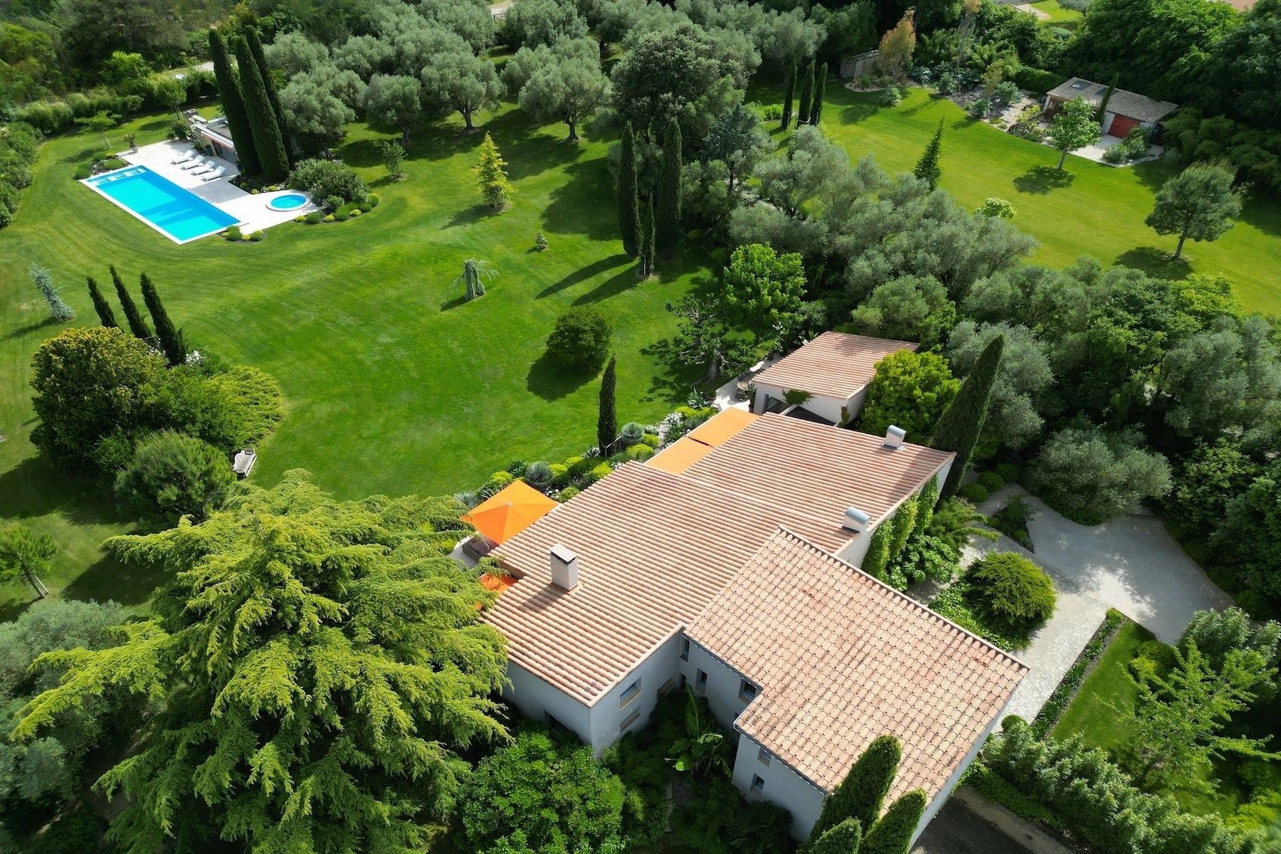 propriété 8 Pièces en vente sur UZES (30700)