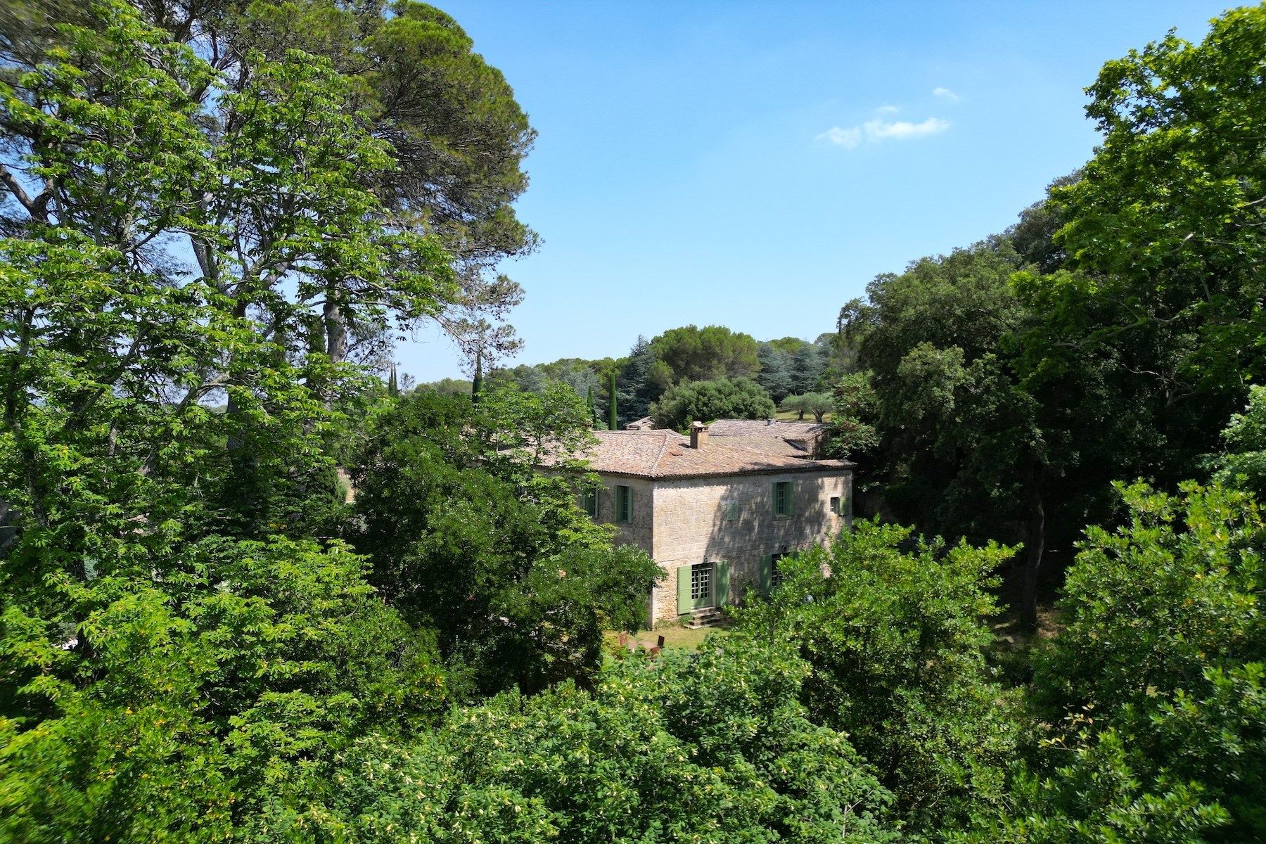mas 11 Rooms for sale on UZES (30700)