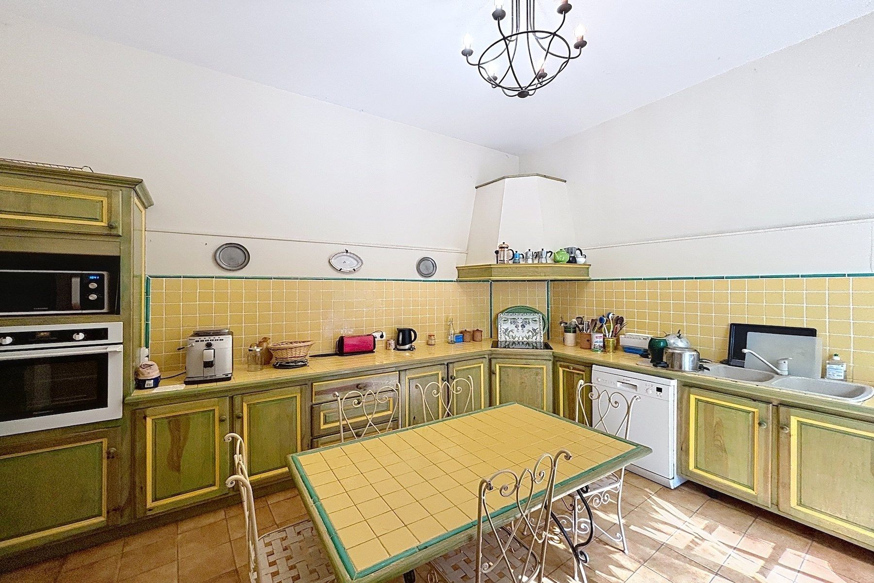 mas 11 Rooms for sale on UZES (30700)