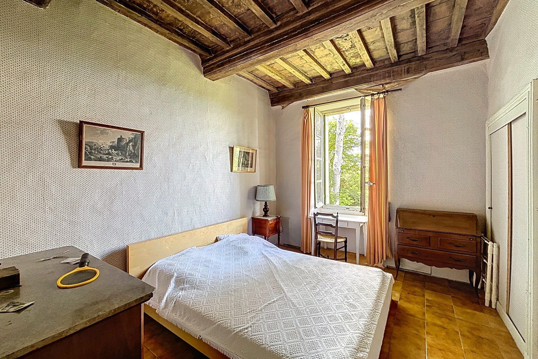 mas 11 Rooms for sale on UZES (30700)