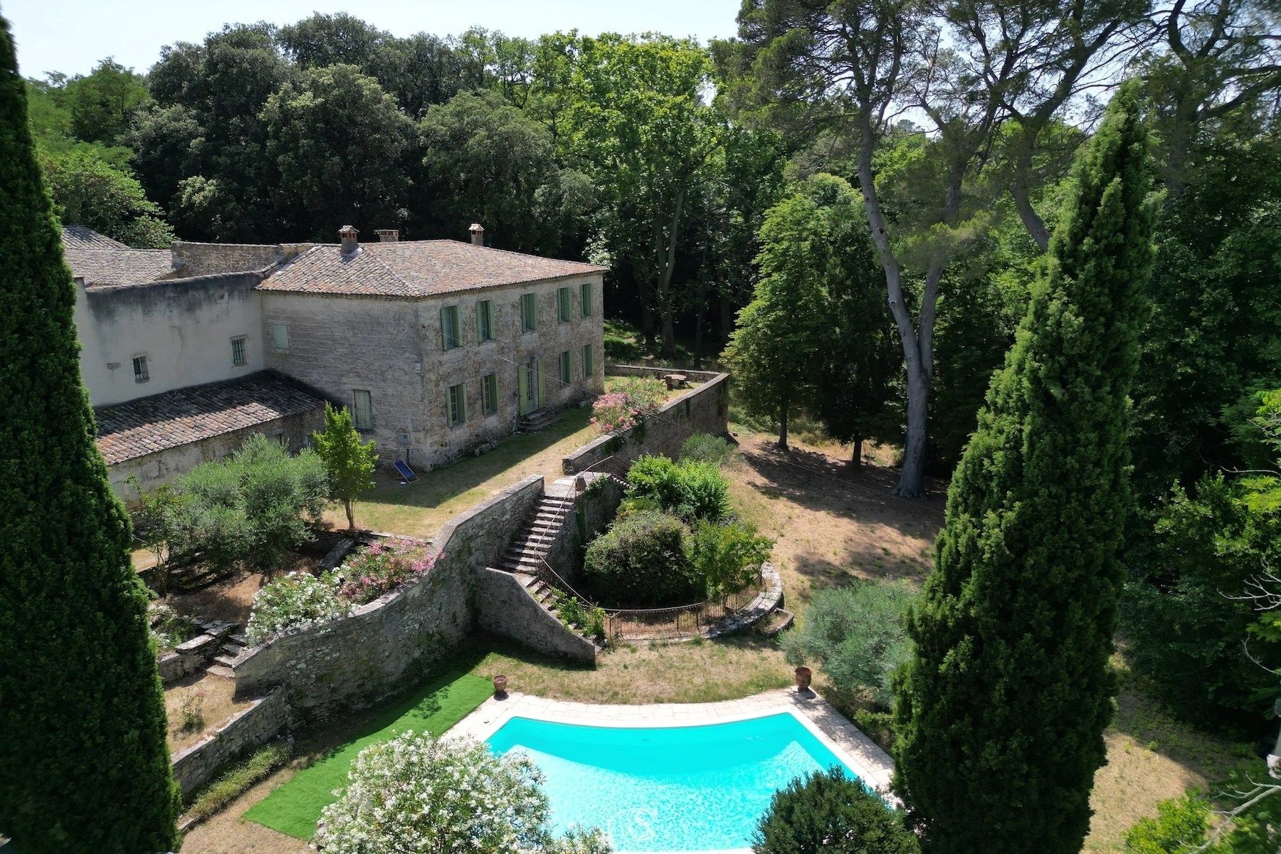 mas 11 Rooms for sale on UZES (30700)