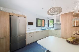house 10 Rooms for sale on VILLENEUVE LES AVIGNON (30400)