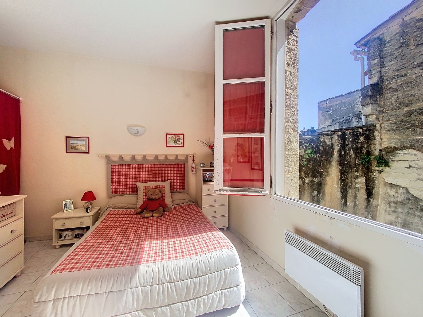 apartment 2 Rooms for sale on UZES (30700)